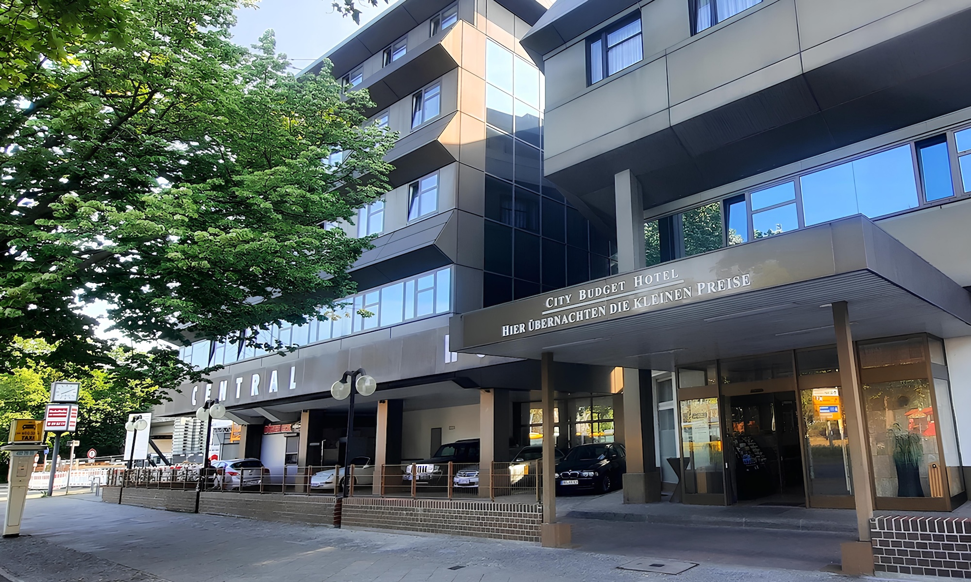 Central-Hotel-Tegel in Berlin, Außenansicht des Haupteingangs
