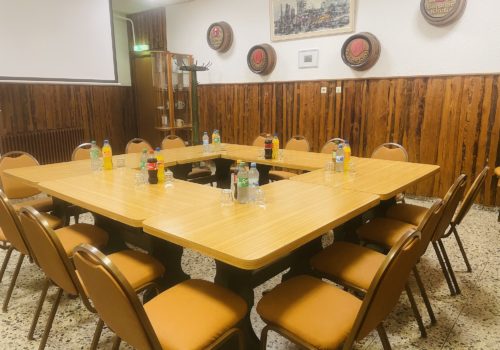 Ansicht des Seminarraums "Gedankenstube" mit Bestuhlungsvariante runder Tisch